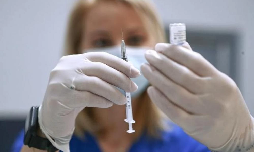 Μελέτη: Δύο δόσεις Pfizer ή AstraZeneca αποτελεσματικές πάνω από 90% στην παραλλαγή Δέλτα